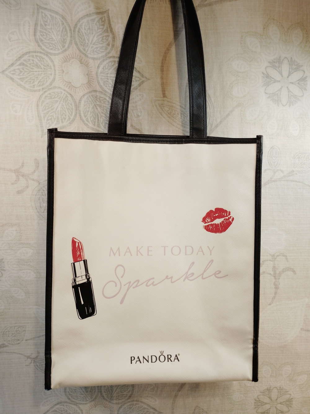 Pandora White  Shoulder Tote Bag with Black Trim and Red Lip Print